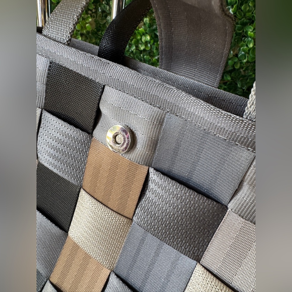 Harvey’s Originals Seatbelt Woven Tote Bag Multicolor Treecycle Collection - Picture 6 of 6